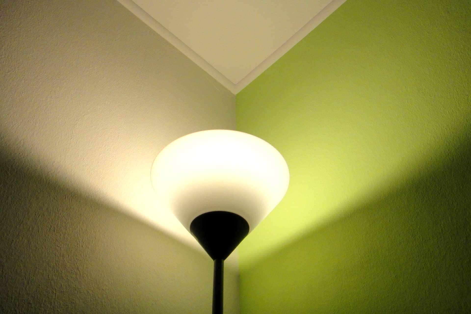 Deckenfluter einfach umrüsten Leuchtmittel LED auf
